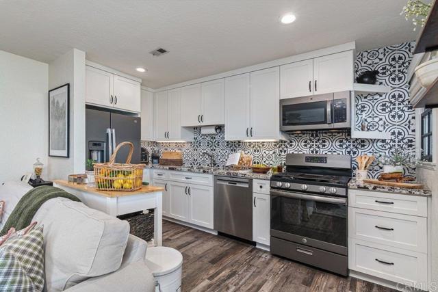 Detail Gallery Image 21 of 49 For 2187 Mil Sorpresas Dr, Fallbrook,  CA 92028 - 4 Beds | 4 Baths