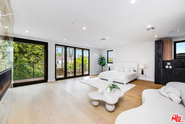 4906 Van Noord Avenue, Sherman Oaks CA: https://media.crmls.org/mediaz/c8ff1da7-72c1-4de1-b7fe-07c87a9c40e8.jpg