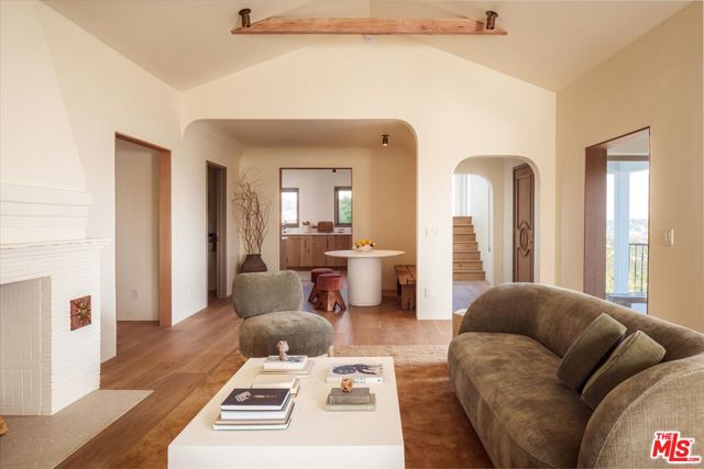 6911 Los Tilos Road, Los Angeles CA: https://media.crmls.org/mediaz/c8ff4565-a7a7-4ab1-bf03-26e1cc86cc06.jpg