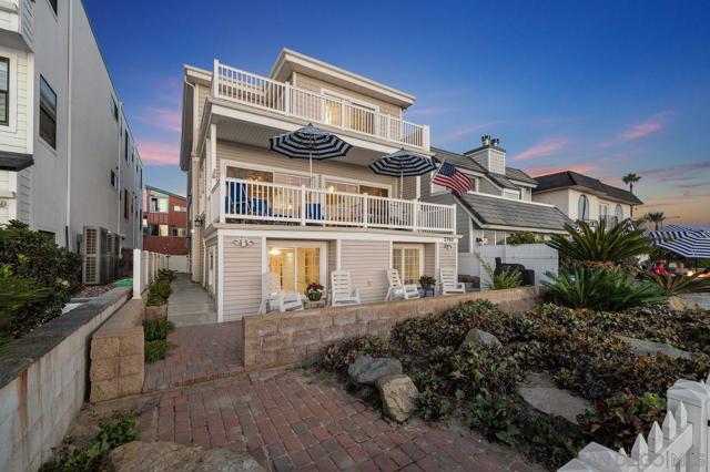 2740 Ocean Front Walk, San Diego CA: https://media.crmls.org/mediaz/c8ff9e17-ff2c-4efa-a336-0c88ed407f30.jpg