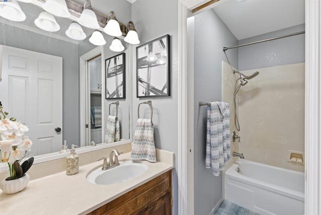 26953 Hayward Blvd, Hayward CA: https://media.crmls.org/mediaz/c8ffd12a-28cd-4143-8c06-107242d1462e.jpg