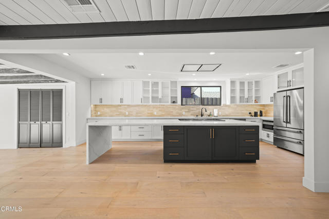 9518 Forbes Avenue, Northridge CA: https://media.crmls.org/mediaz/c90137ad-fe47-477f-84e4-237f30fc930f.jpg