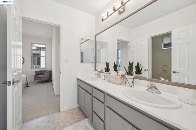 220 Hollister Avenue, Alameda CA: https://media.crmls.org/mediaz/c9013af3-46a6-4b01-b7b1-1561a254efe5.jpg