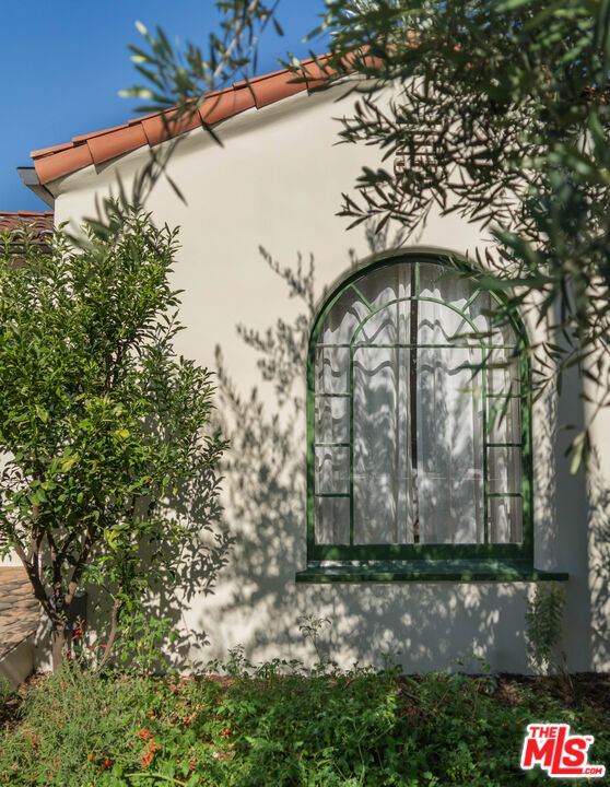 630 N Alta Vista Boulevard, Los Angeles CA: https://media.crmls.org/mediaz/c901d2fe-14a5-404b-bbb6-397bdea6522d.jpg