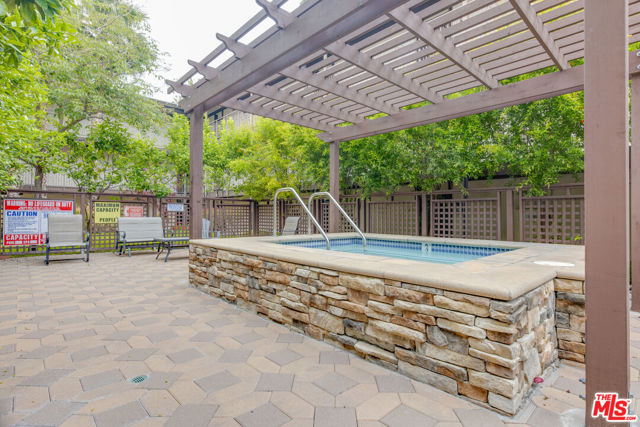 525 S Ardmore Avenue, Los Angeles CA: https://media.crmls.org/mediaz/c902274f-ae62-4d96-8b1f-7c7a83fed50c.jpg
