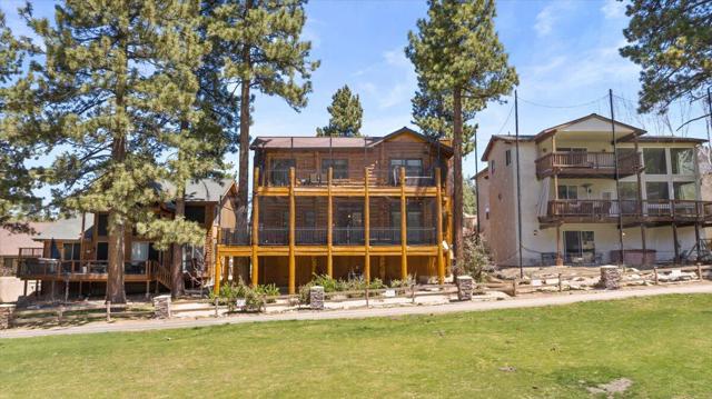 1215 Wolf Creek Court, Big Bear CA: https://media.crmls.org/mediaz/c902d97e-1885-4467-baec-e1189b9b6aaf.jpg