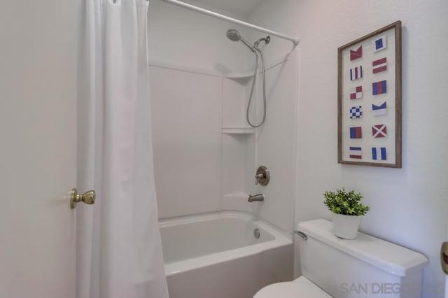 835 E Ave, Coronado CA: https://media.crmls.org/mediaz/c9031b9f-6908-49b0-a107-2e602817371b.jpg