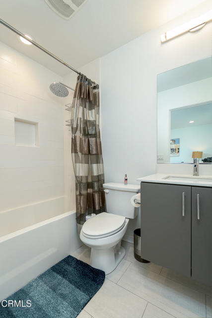 11594 Riverside Drive, North Hollywood CA: https://media.crmls.org/mediaz/c9037b12-903e-4507-8059-d9cdcc603e9e.jpg