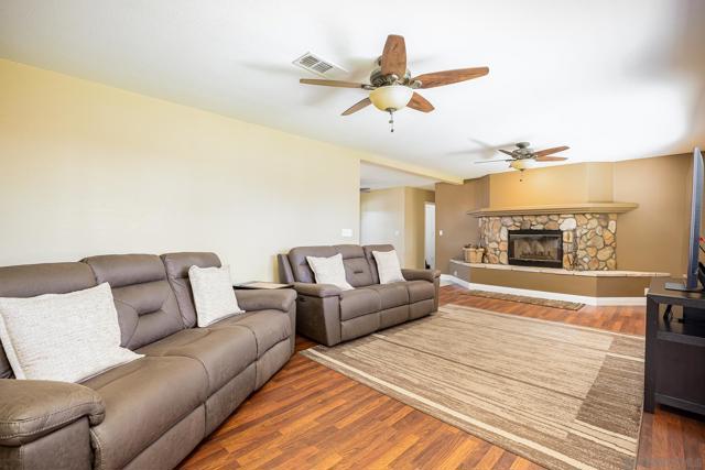 235 Loma Vista Pl, El Cajon CA: https://media.crmls.org/mediaz/c903ba15-6150-4042-8d9a-006a07ec0702.jpg