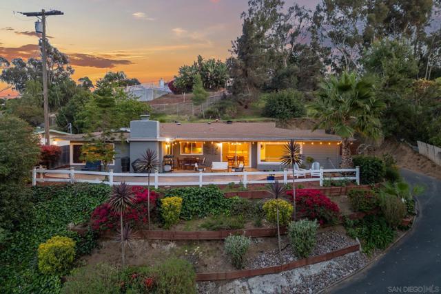 11461 Fuerte Farms Rd, El Cajon CA: https://media.crmls.org/mediaz/c9047541-b216-4de9-8945-54edfdb31200.jpg