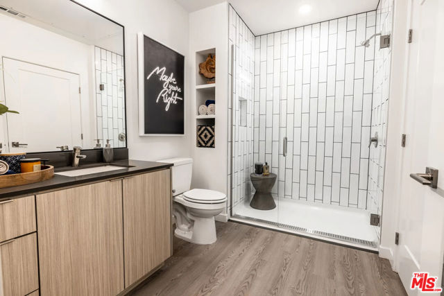 5075 Camino De La Siesta, San Diego CA: https://media.crmls.org/mediaz/c904a042-d686-40dd-b219-bbe571b7a627.jpg