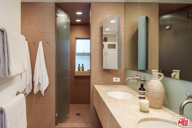 7420 Cervantes Place, Los Angeles CA: https://media.crmls.org/mediaz/c904e135-e39d-4be3-bae2-ea7d49a30191.jpg