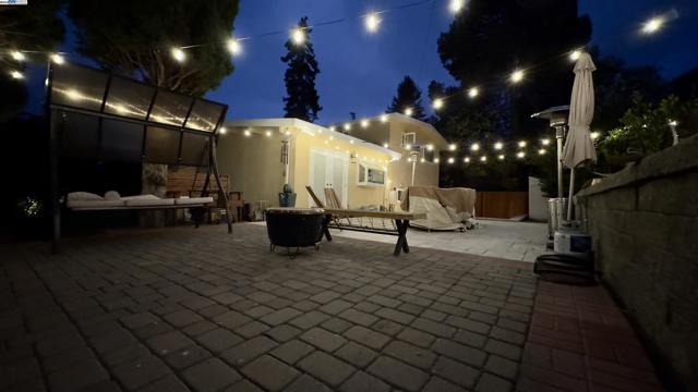 38526 Canyon Heights Drive, Fremont CA: https://media.crmls.org/mediaz/c904e7dd-6177-4f5c-8e21-83a588149054.jpg