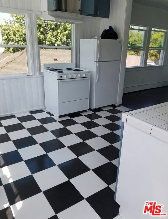 6640 Leland Way, Los Angeles CA: https://media.crmls.org/mediaz/c904eb2e-b031-4dcd-9fb2-e9fff475044b.jpg