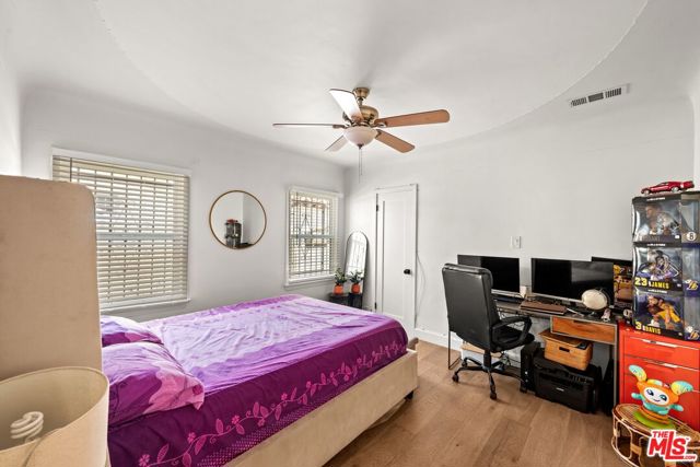 3871 Roxton Avenue, Los Angeles CA: https://media.crmls.org/mediaz/c9056ba3-bb4f-4f88-96e9-59715f76d1a7.jpg