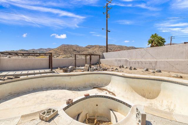 38280 Chuperosa Lane, Cathedral City CA: https://media.crmls.org/mediaz/c90620af-386c-4712-90be-996b4afaab3a.jpg