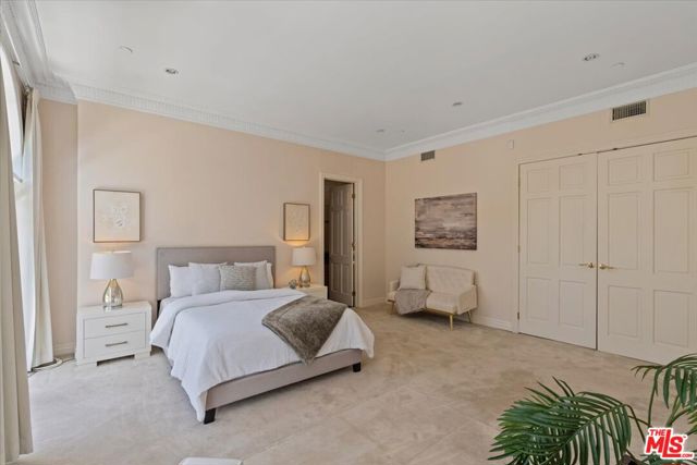 622 Roxbury Drive, Beverly Hills, California 90210, 5 Bedrooms Bedrooms, ,6 BathroomsBathrooms,Single Family Residence,For Sale,Roxbury,24428353