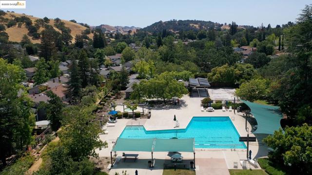 2353 Benham Ct, Walnut Creek CA: https://media.crmls.org/mediaz/c9073d3c-b4b1-4db1-a460-d219ff170ce9.jpg