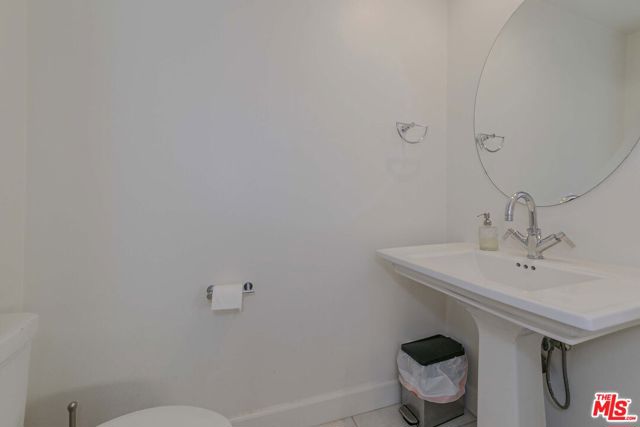 4644 Coldwater Canyon Avenue, Studio City CA: https://media.crmls.org/mediaz/c907ee81-daae-47b8-8107-91620e97474d.jpg