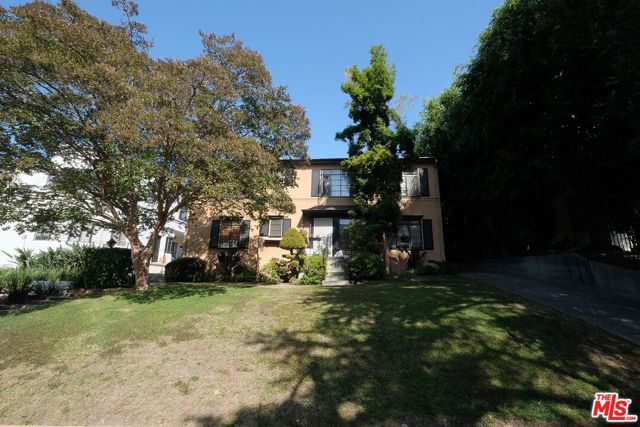 854 1/2 S Plymouth Boulevard, Los Angeles CA: https://media.crmls.org/mediaz/c9083749-395d-46fd-82ca-95fd9a3344fa.jpg