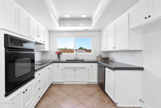 2763 Michael Drive, Newbury Park CA: https://media.crmls.org/mediaz/c9083c8c-8db7-452c-9da9-2f4aede2ad8f.jpg
