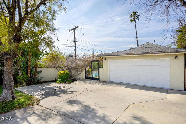 4917 Angeles Crest Highway, La Canada Flintridge CA: https://media.crmls.org/mediaz/c908abc2-a635-421c-aa9d-efec4b6c3fd0.jpg