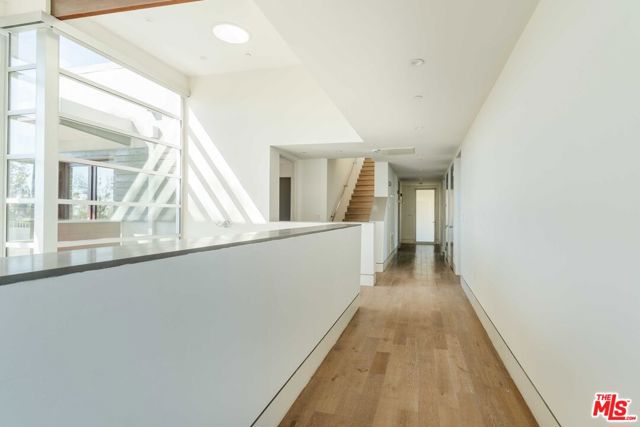770 Paseo Miramar, Pacific Palisades CA: https://media.crmls.org/mediaz/c908ae25-aa27-42e3-9a81-170d602574da.jpg