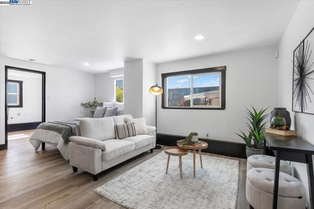 Image 32 of 49 For 5301 Brann St