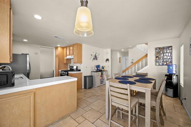 845 RIDGEWATER DR, Chula Vista CA: https://media.crmls.org/mediaz/c908d6ac-5da2-411f-9f7f-11a2bfbb8216.jpg