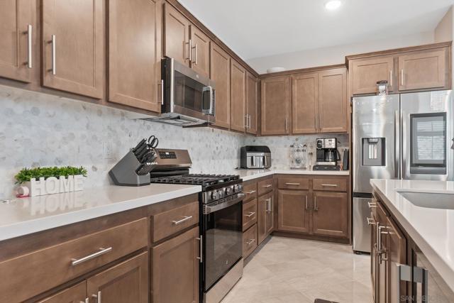 15219 Laguna Ave, Lake Elsinore CA: https://media.crmls.org/mediaz/c9099697-9165-4b0f-8897-624180c16e2b.jpg
