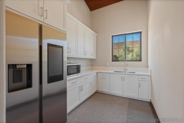 1938 Julie Dawn Pl, Escondido CA: https://media.crmls.org/mediaz/c909be59-cc6e-4ef5-9844-3cb588e536d1.jpg