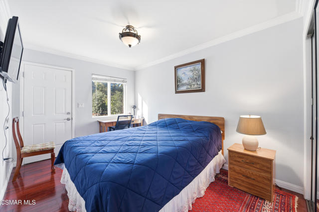 952 Carefree Drive, Simi Valley CA: https://media.crmls.org/mediaz/c909f85e-11c5-4350-be9a-06b0468cd49f.jpg