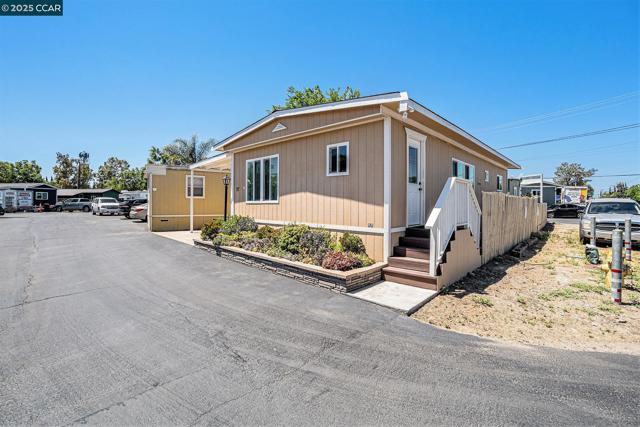75 E Bolton Rd, Oakley CA: https://media.crmls.org/mediaz/c90a18f4-2dff-47cc-a830-b893d471ac8f.jpg