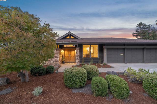 1768 Astor Ct, San Leandro CA: https://media.crmls.org/mediaz/c90a41c9-2ca2-46ec-97f8-86938f9637fe.jpg