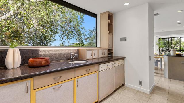 11 Hawk View, Portola Valley CA: https://media.crmls.org/mediaz/c90a8895-69e5-4a44-94dd-2695eb4dcd9d.jpg