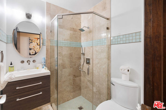 3235 Steven Drive, Encino CA: https://media.crmls.org/mediaz/c90acfb1-9a8d-4b19-8083-ec5ba2b66464.jpg