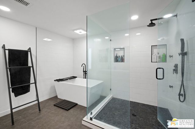 39141 Sweetwater Drive, Palm Desert CA: https://media.crmls.org/mediaz/c90b118a-ed45-46aa-9755-f368d612e874.jpg