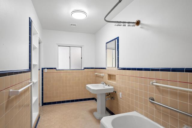 3527 Mississippi St, San Diego CA: https://media.crmls.org/mediaz/c90b9a70-fe1e-4f87-83e9-cc679f8c642e.jpg