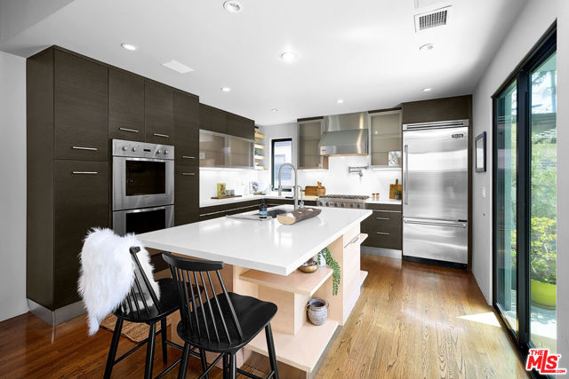 2329 Clement Avenue, Venice CA: https://media.crmls.org/mediaz/c90c3902-ad01-4bb5-b3f7-8448a5c42621.jpg