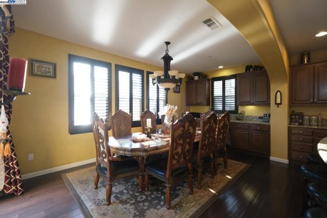 3252 Carpenter Way, San Ramon CA: https://media.crmls.org/mediaz/c90dae8c-05b8-4ae9-b41a-18969bf6ca2d.jpg