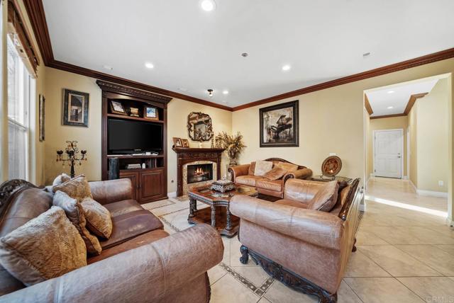 2062 Pleasant Waters Ct, Spring Valley CA: https://media.crmls.org/mediaz/c90db403-b39c-43ca-9fd7-af8ecea52789.jpg
