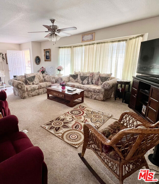 31229 Rolling Meadow Court, Coarsegold CA: https://media.crmls.org/mediaz/c90db7f1-25cd-4298-842d-b99952b171e6.jpg