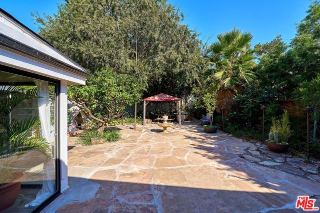 728 S Windsor Boulevard, Los Angeles CA: https://media.crmls.org/mediaz/c90dd967-1bd6-487b-a359-6e1fab8163dd.jpg
