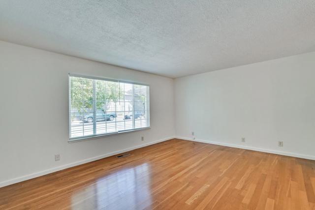 401 Lynn Avenue, Milpitas CA: https://media.crmls.org/mediaz/c90ddd76-5729-4c0e-8edf-0bc6007f67bc.jpg