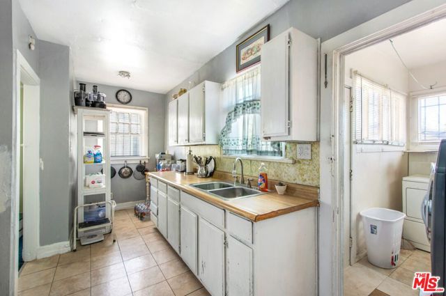 604 W 106th Street, Los Angeles CA: https://media.crmls.org/mediaz/c90de6e4-d9d4-4424-a633-ab6430e23acf.jpg
