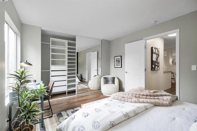 2562 Walnut Blvd, Walnut Creek CA: https://media.crmls.org/mediaz/c90e5c2a-ae5c-40cc-81c3-10456a062ce8.jpg