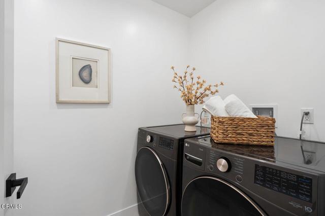 1105 Fairview Drive, La Canada Flintridge CA: https://media.crmls.org/mediaz/c90eab21-c096-49ee-be0a-1fa272c84250.jpg