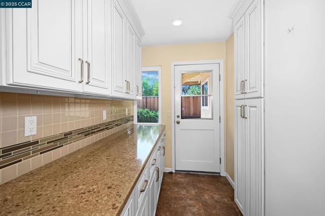 1236 Sherlock Way, Concord CA: https://media.crmls.org/mediaz/c90ec761-1ff3-4f56-a3aa-ed21ae387253.jpg