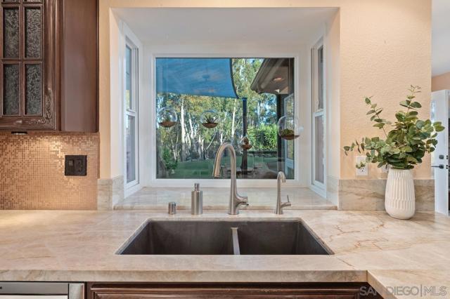 7233 Canyon Hill Ct, San Diego CA: https://media.crmls.org/mediaz/c90f0bd4-1135-4743-9686-505ddf05815b.jpg