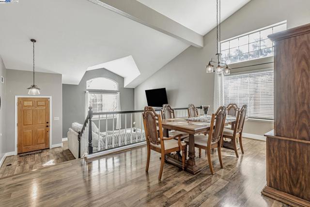 639 Eaker Ct, Antioch CA: https://media.crmls.org/mediaz/c90f75c5-4c53-4761-8361-dc35852921cb.jpg